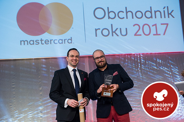 Tomáš Haškovec, marketingový ředitel společnosti SpokojenýPes.cz s oceněním